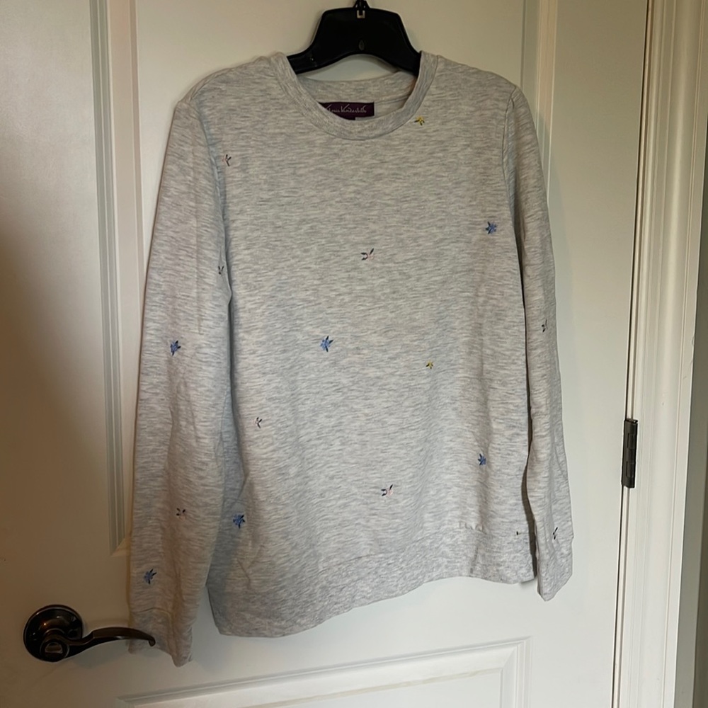 Adorable Heather gray crew sweatshirt with embroidered flowers EUC